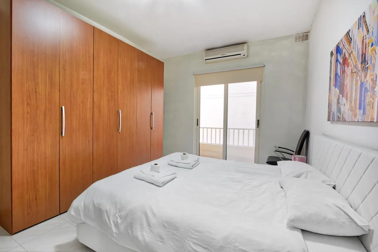 Spacious Seafront 3Br, Sliema Near Beach, Ac Wifi By 360 Estates 0*,  Malta